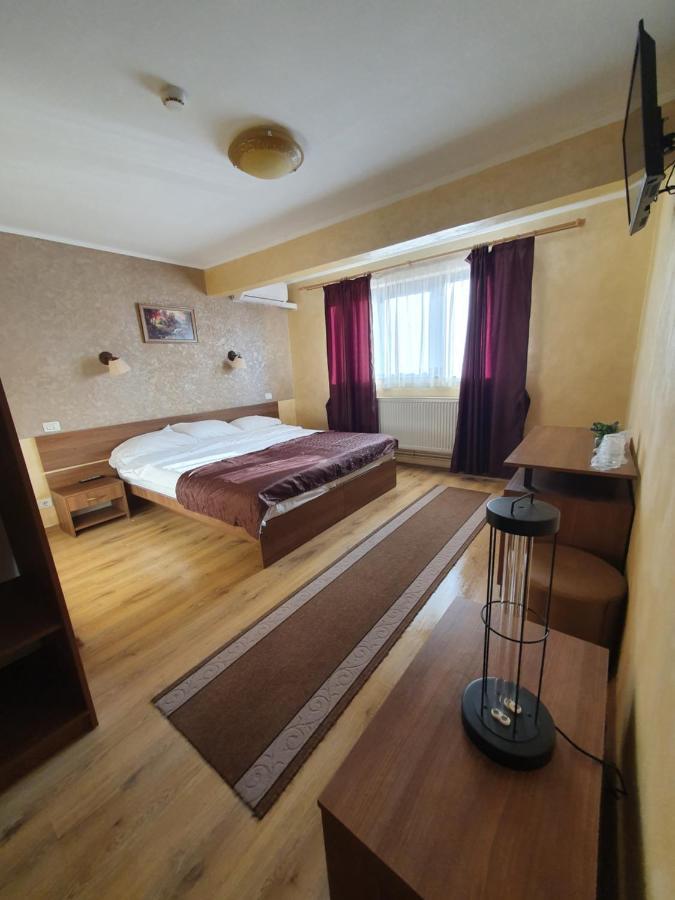 Efm Motel Brezoi Eksteriør bilde