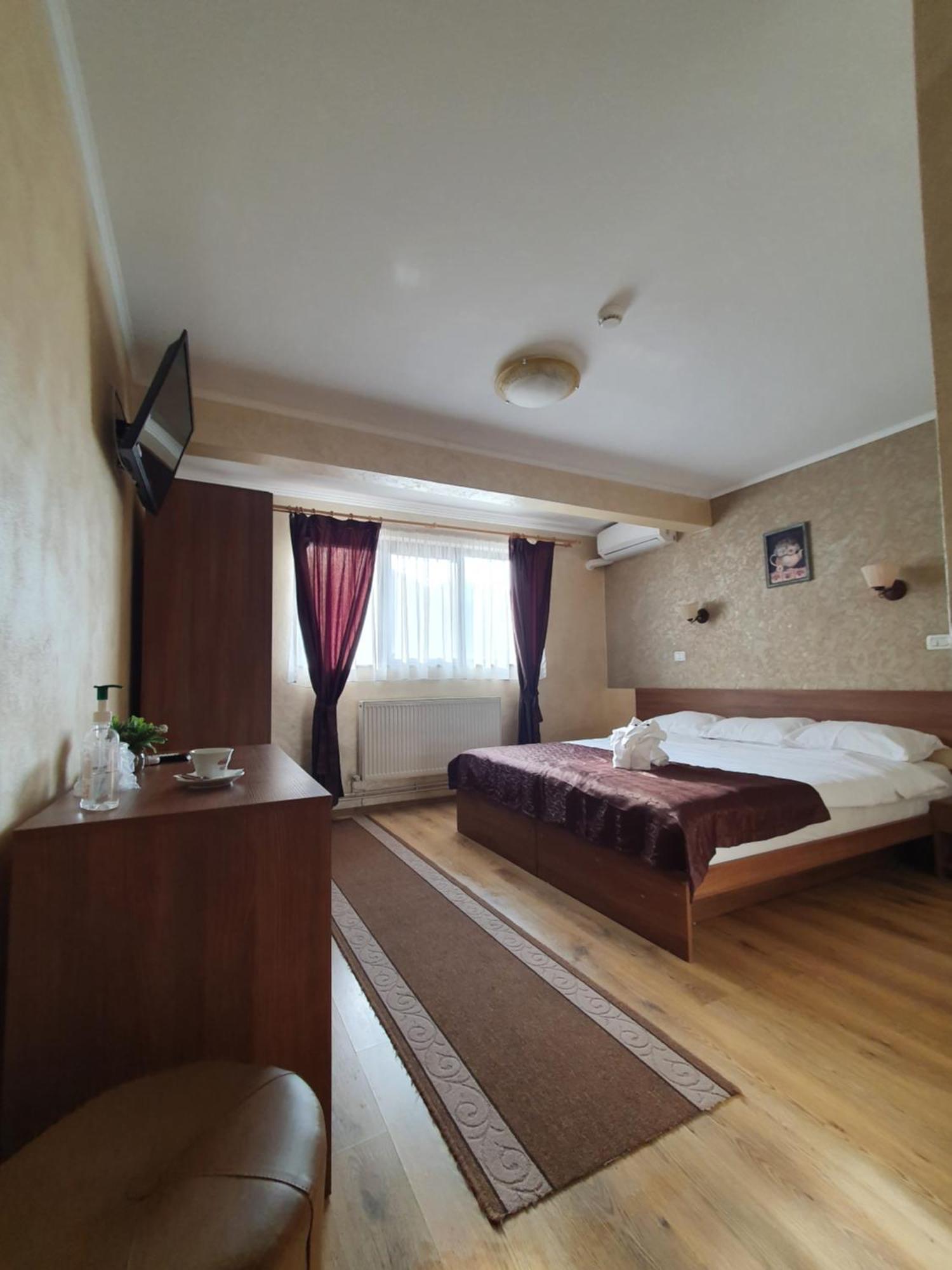 Efm Motel Brezoi Rom bilde