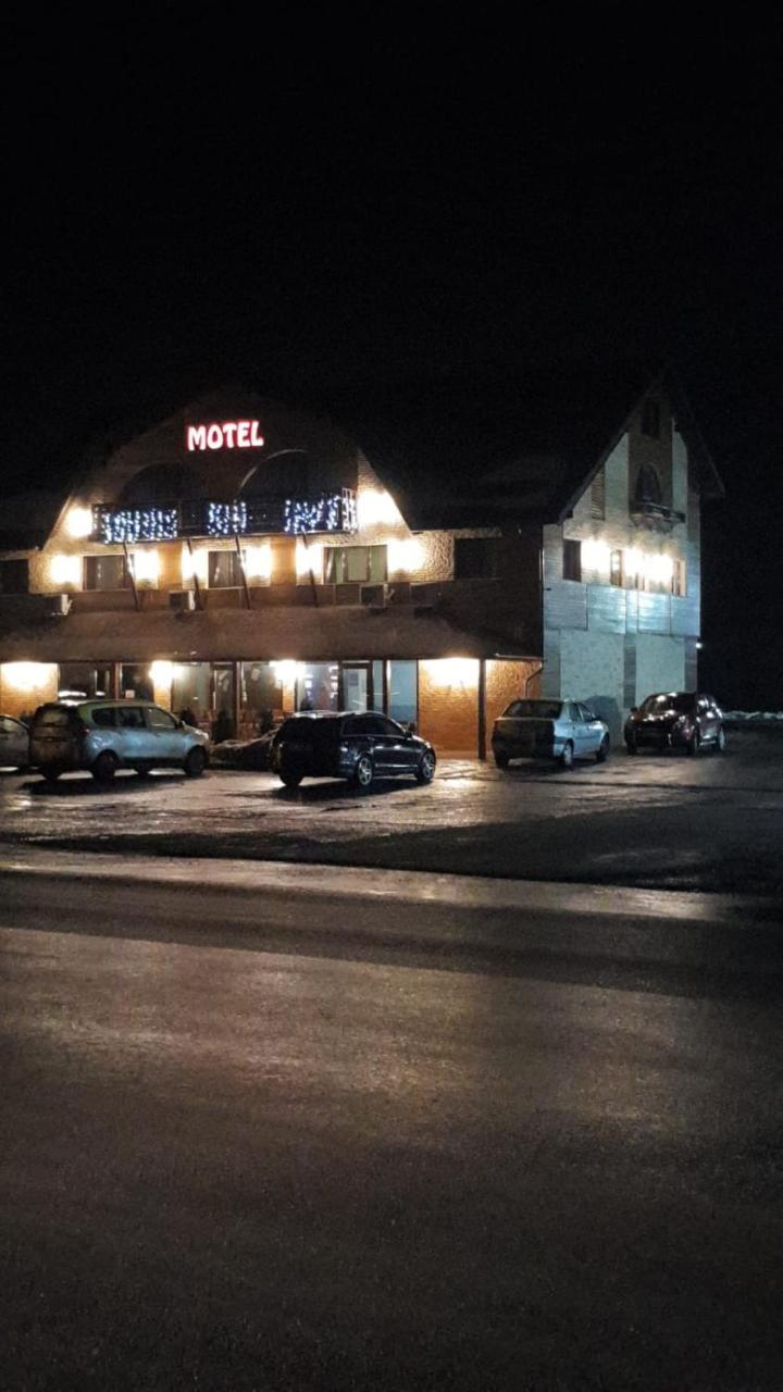 Efm Motel Brezoi Eksteriør bilde